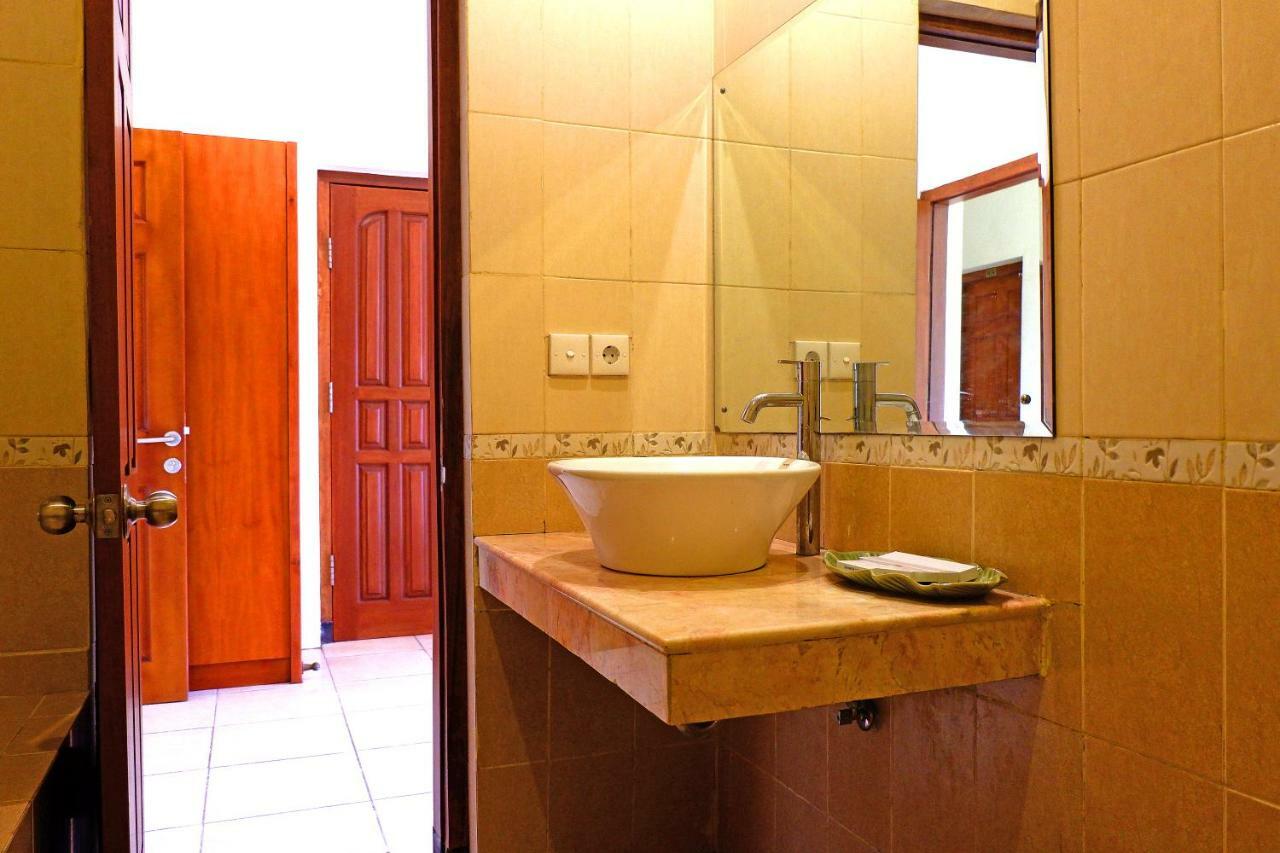 Hotel Intansari เดนปาซาร์ ภายนอก รูปภาพ